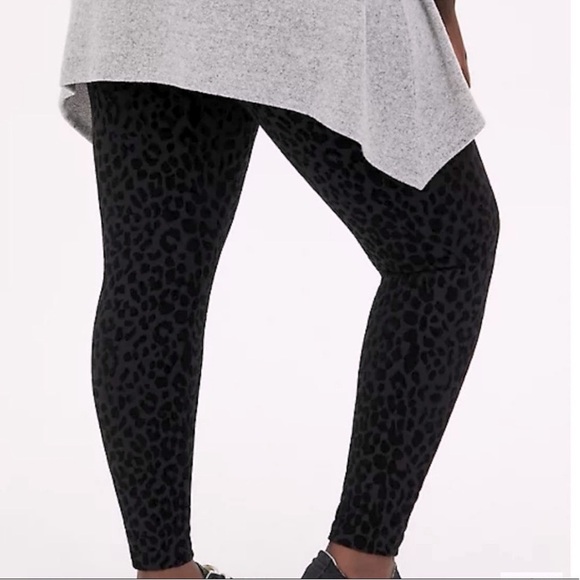 Torrid Crushed Velvet Animal Print Pull On Pixie Pants - Picture 2 of 7